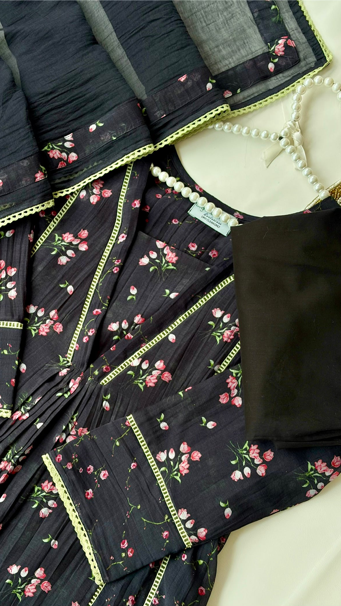 PINK ROSES ON BLACK