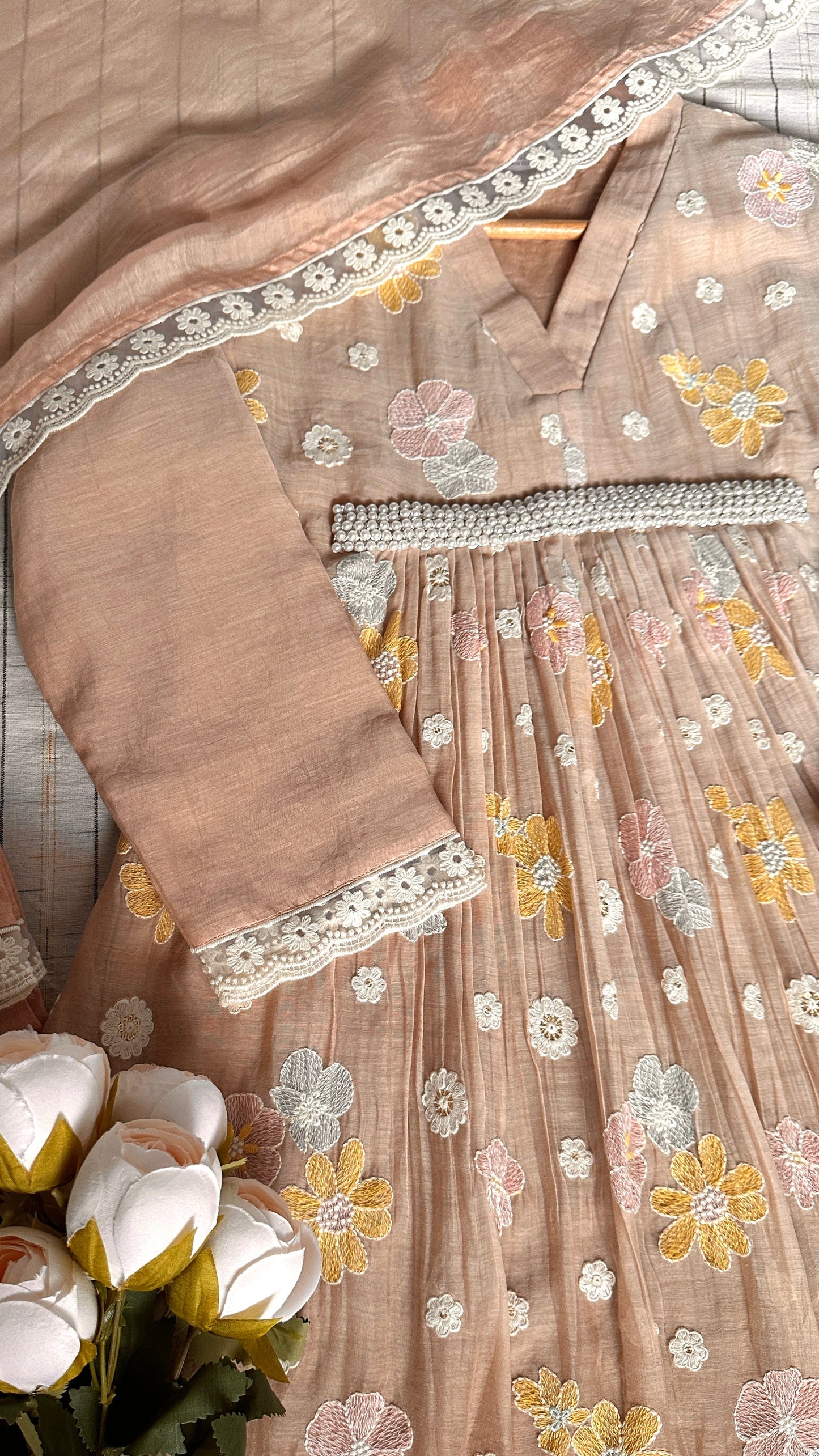 VINTAGE IN BEIGE