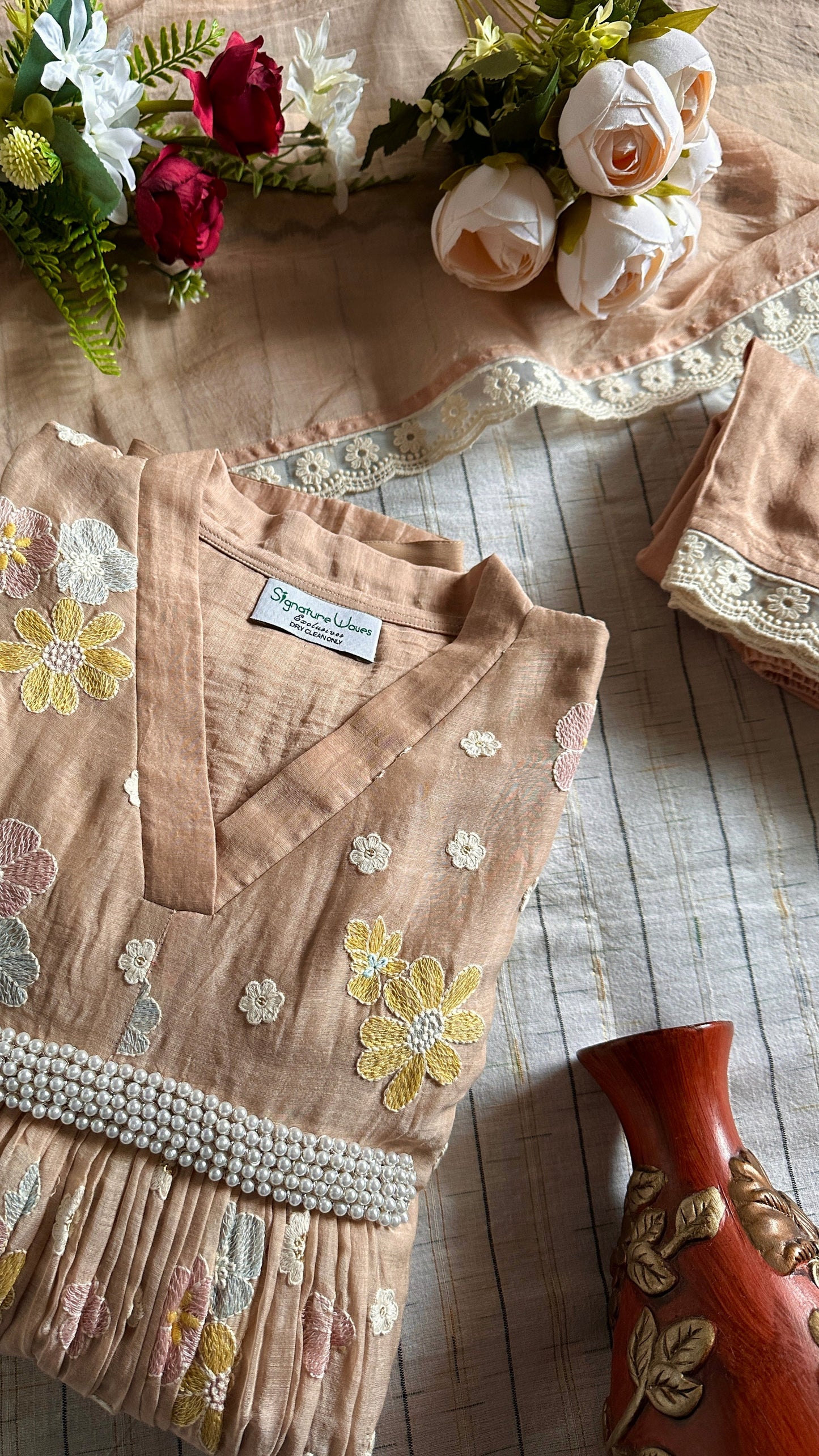 VINTAGE IN BEIGE