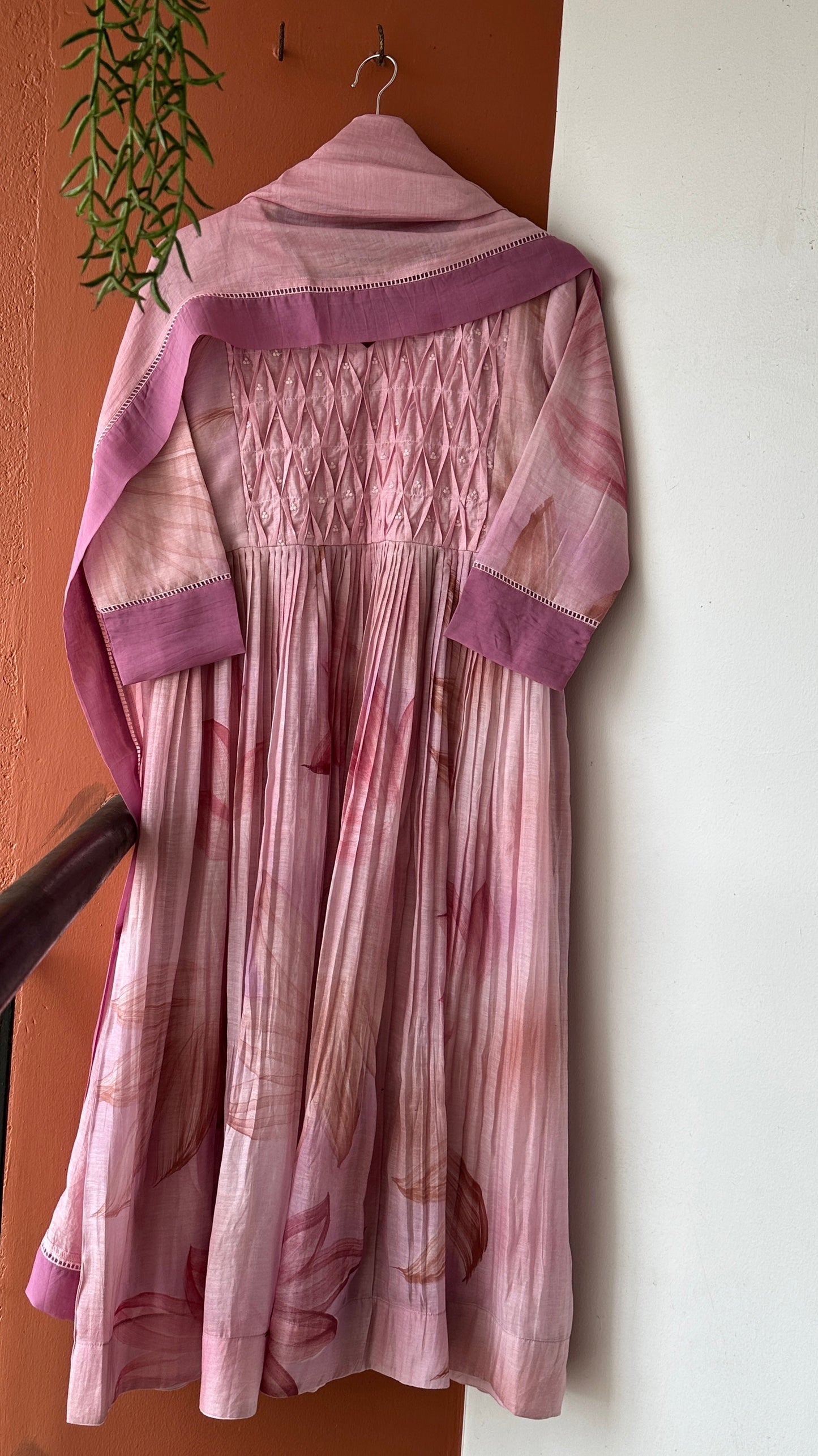 MAUVE STROKES