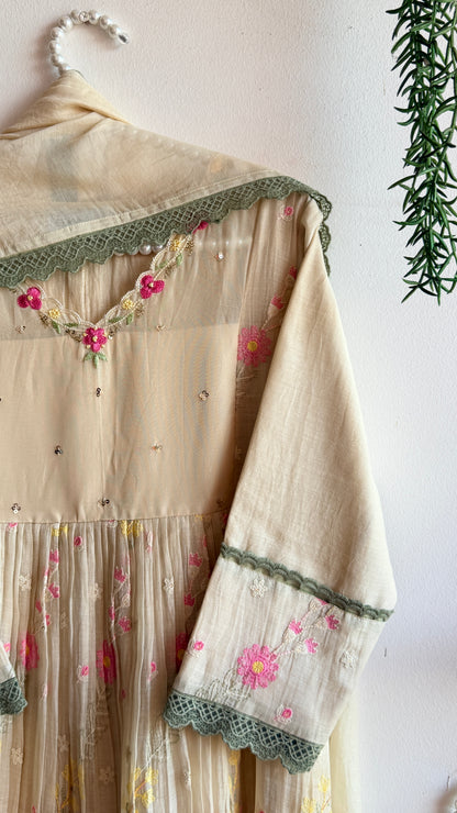BEIGE GARDEN