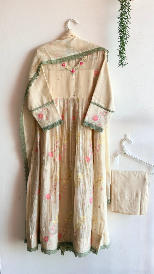 BEIGE GARDEN