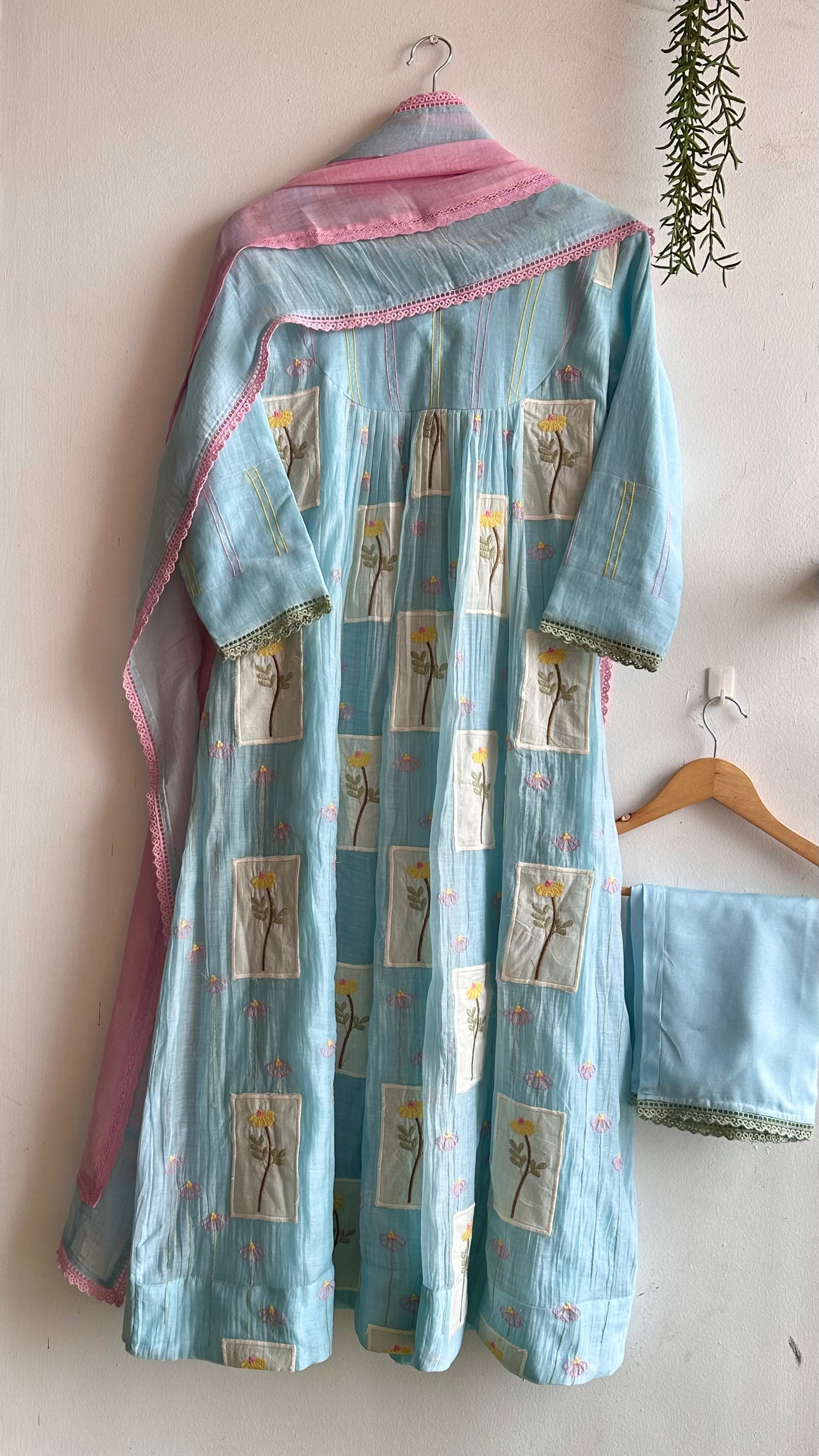 GARDEN STICHES IN BLUE