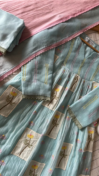 GARDEN STICHES IN BLUE