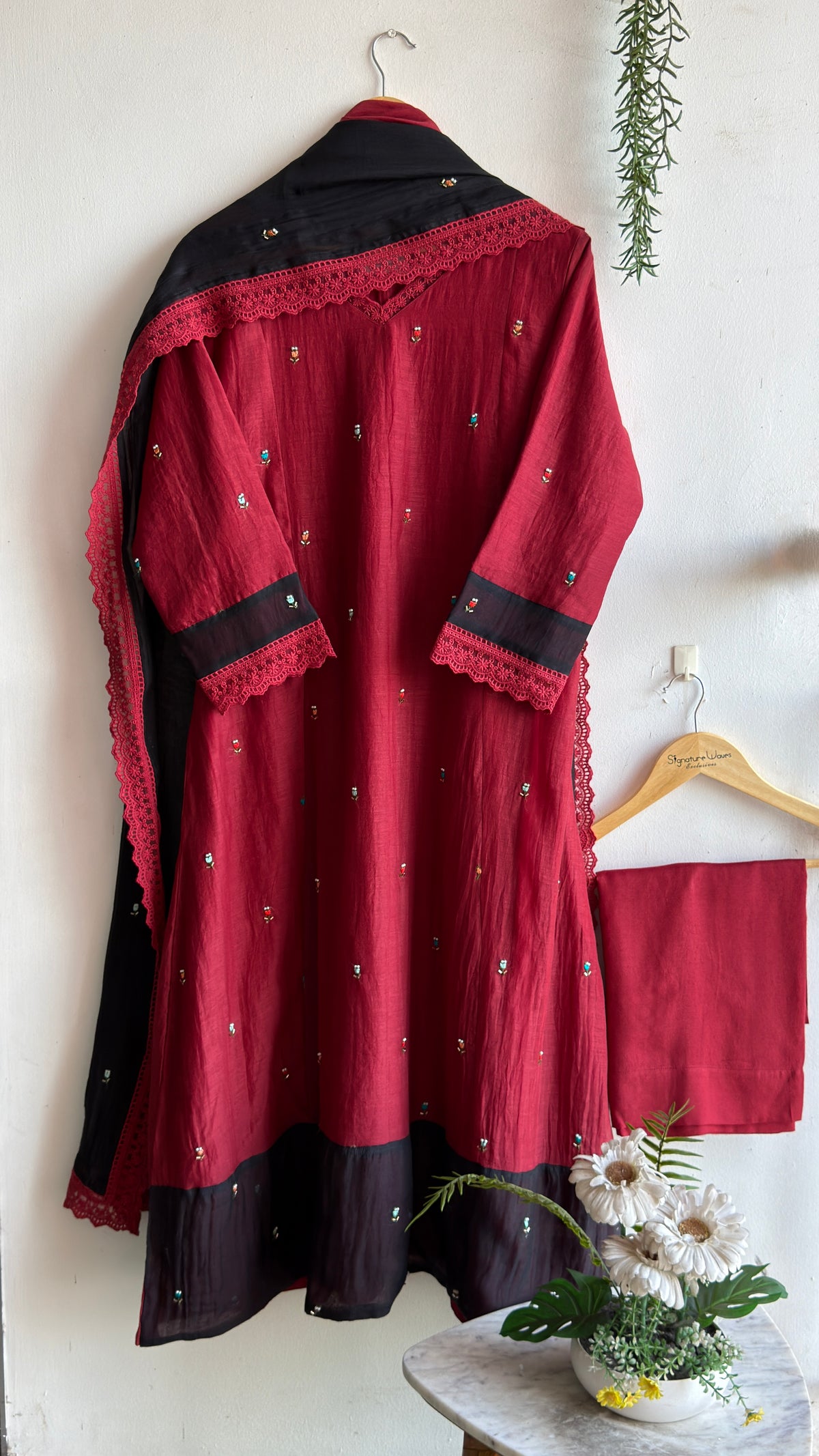 MAROON NOIR