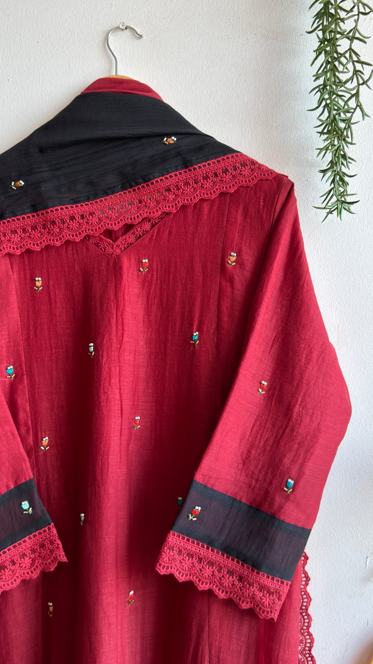 MAROON NOIR