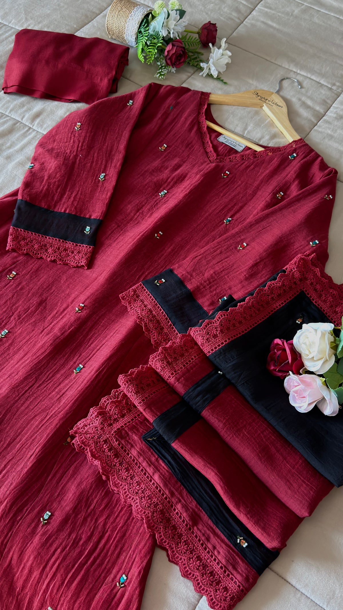 MAROON NOIR