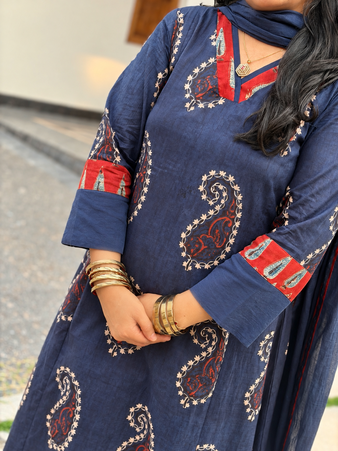BLUE PAISLEY EDIT
