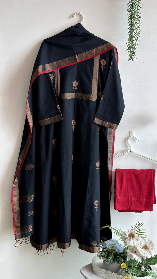 SUMMER LOVE IN BLACK