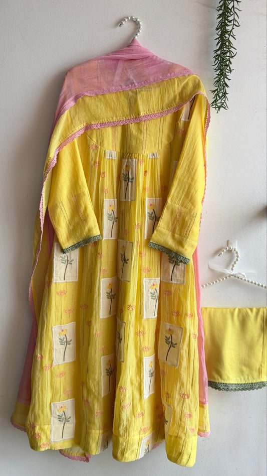 GARDEN STICHES IN YELLOW