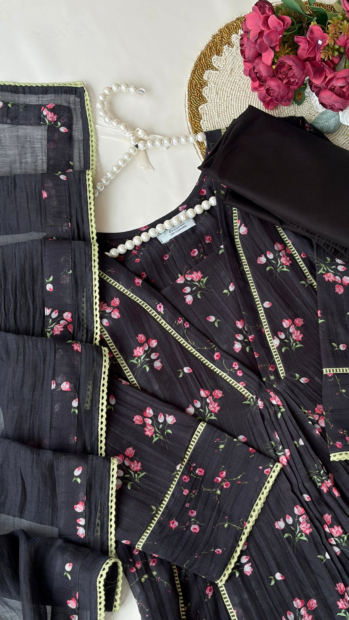 PINK ROSES ON BLACK