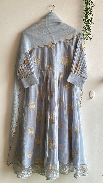 Dewdrop Bloom – A Whisper of Calm, A Touch of Grace