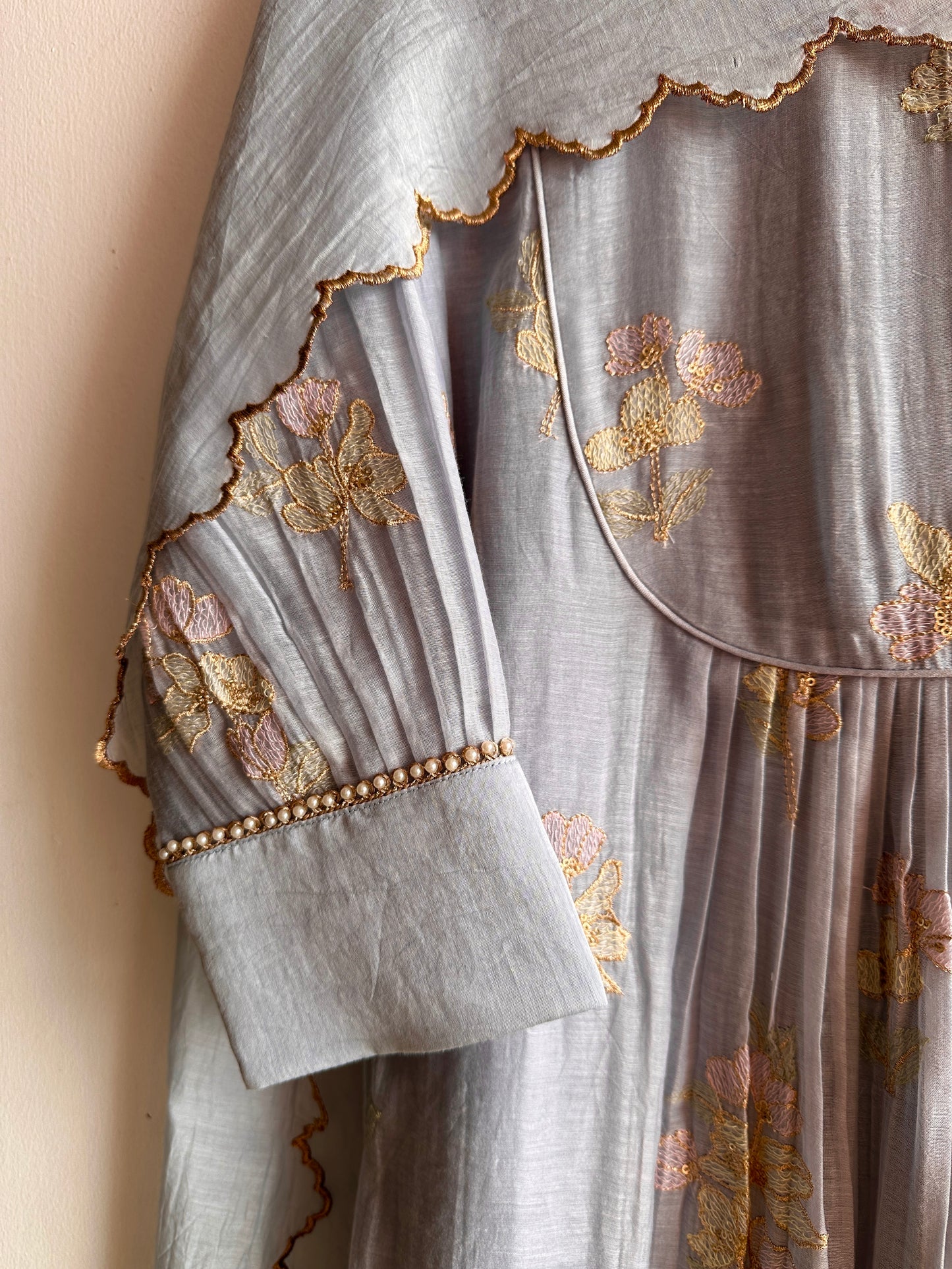 Dewdrop Bloom – A Whisper of Calm, A Touch of Grace
