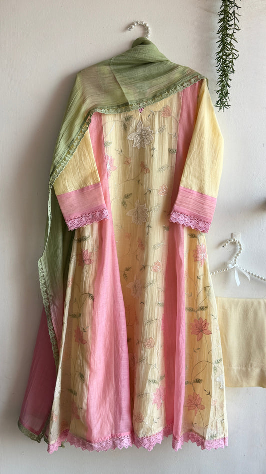 HINT OF PINK ON YELLOW