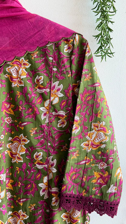 MEHENDI ROSE