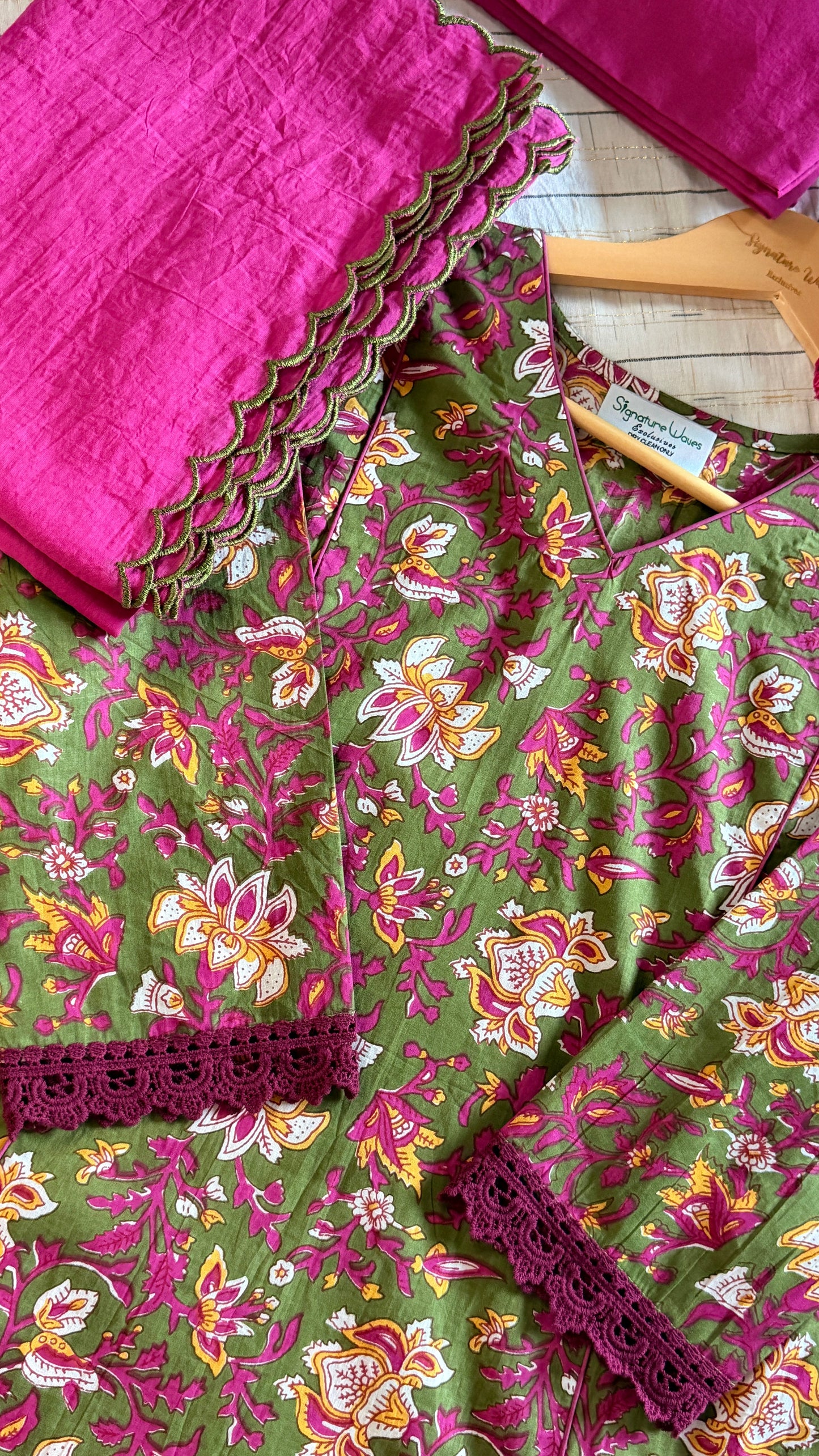 MEHENDI ROSE