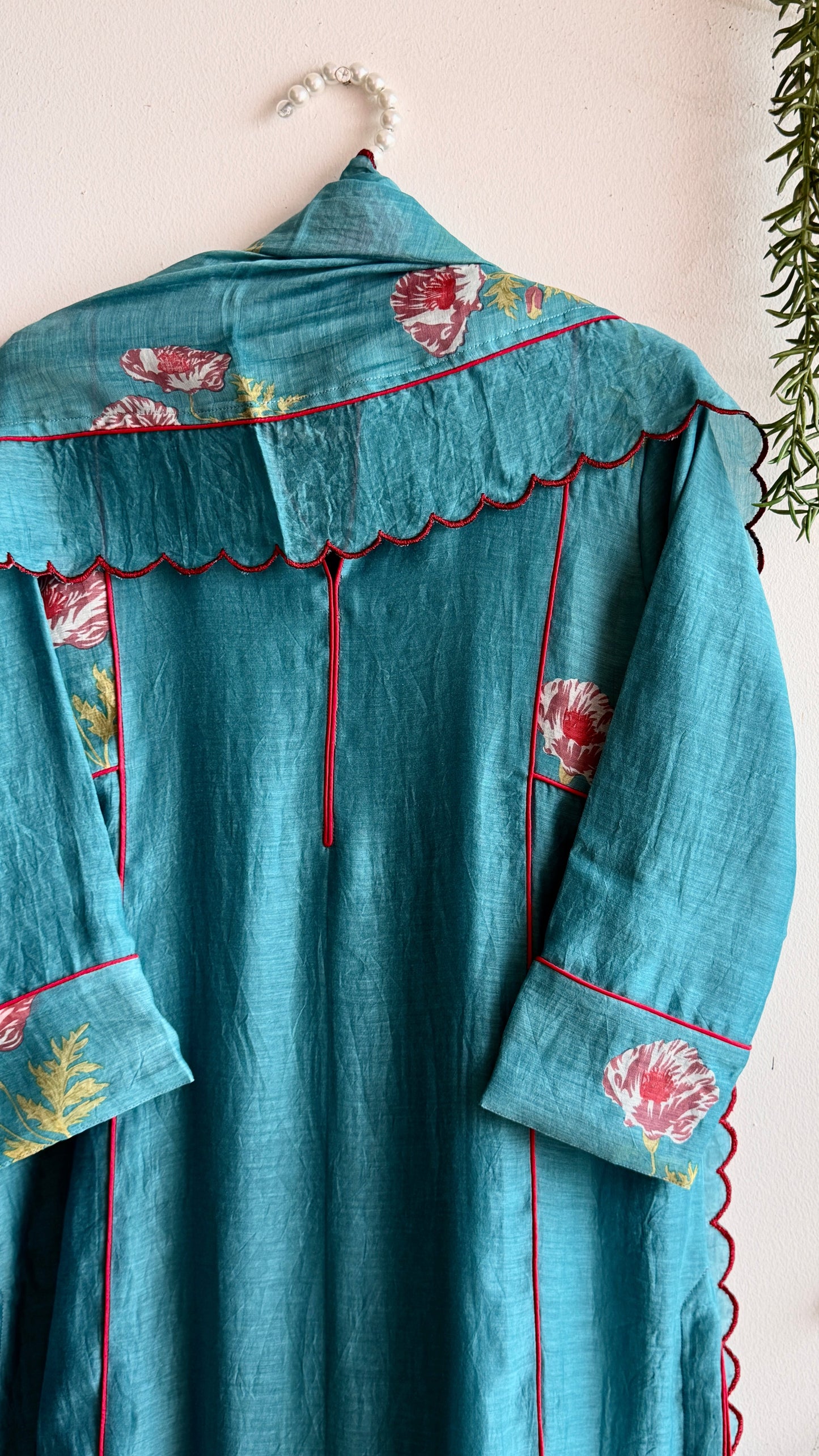 FLORALS ON TEAL