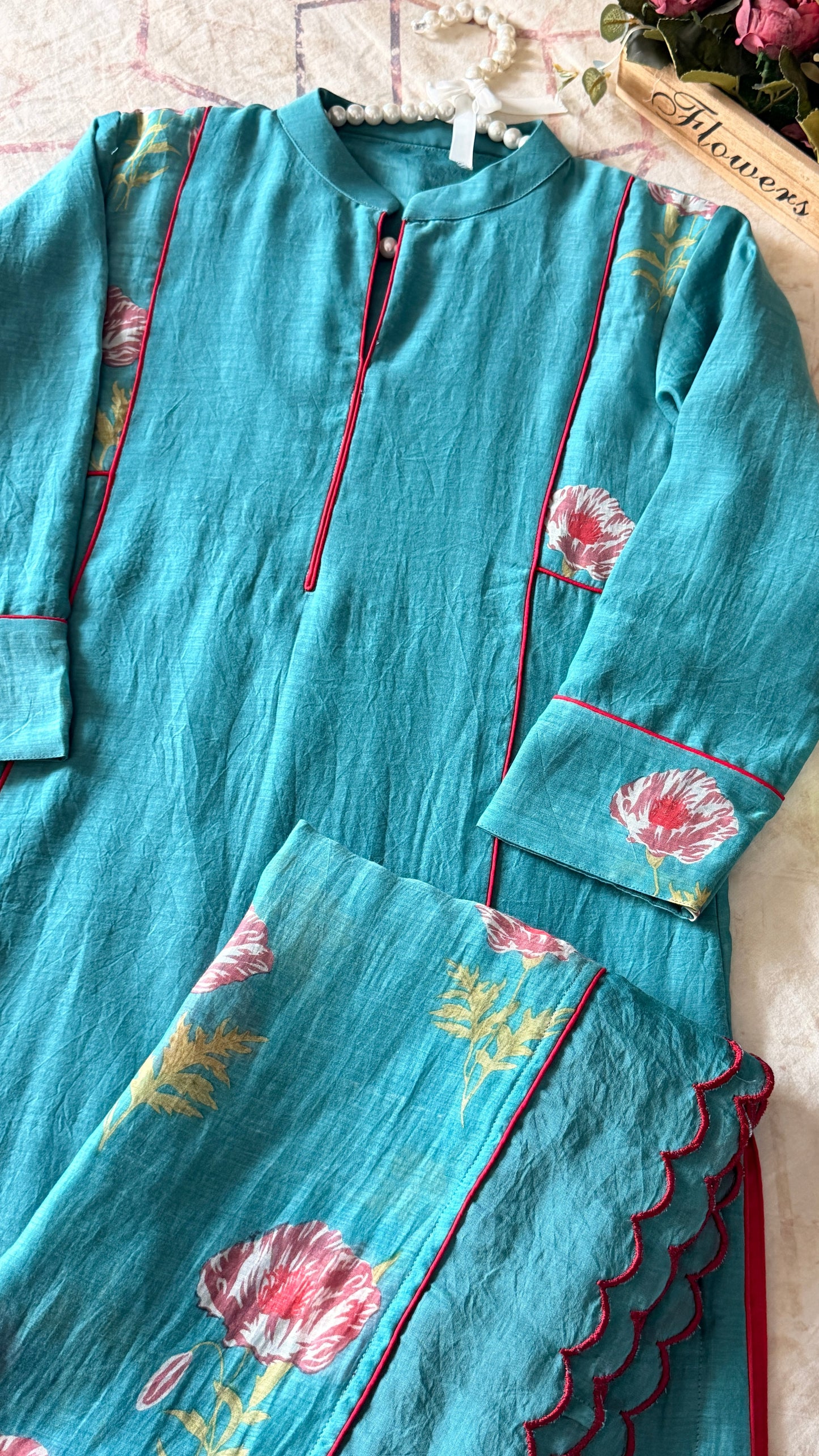FLORALS ON TEAL