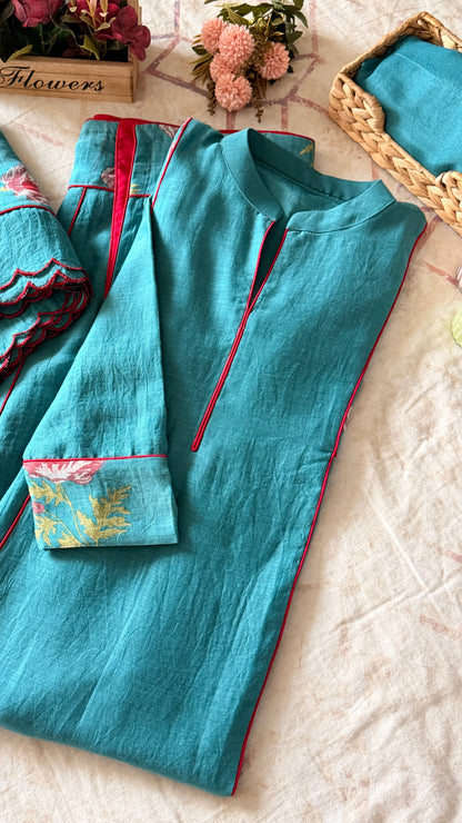 FLORALS ON TEAL