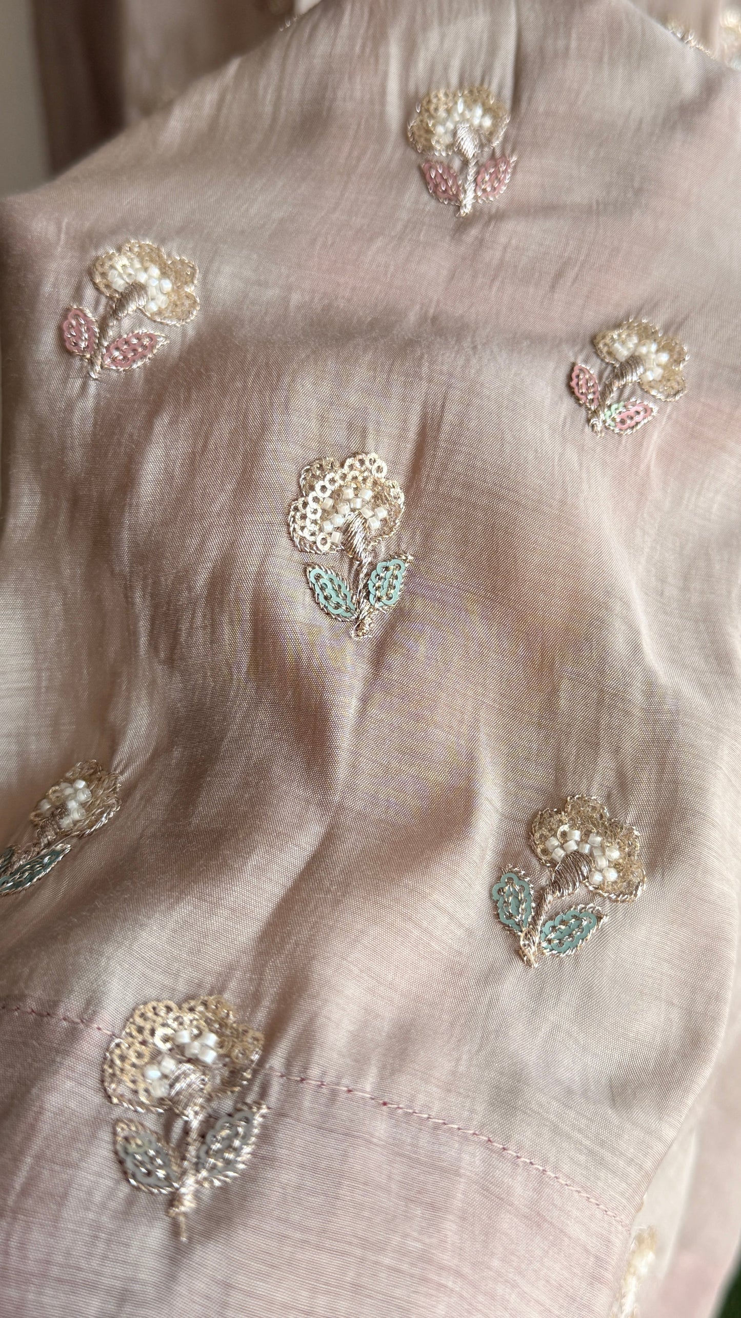 BEIGE PETALS