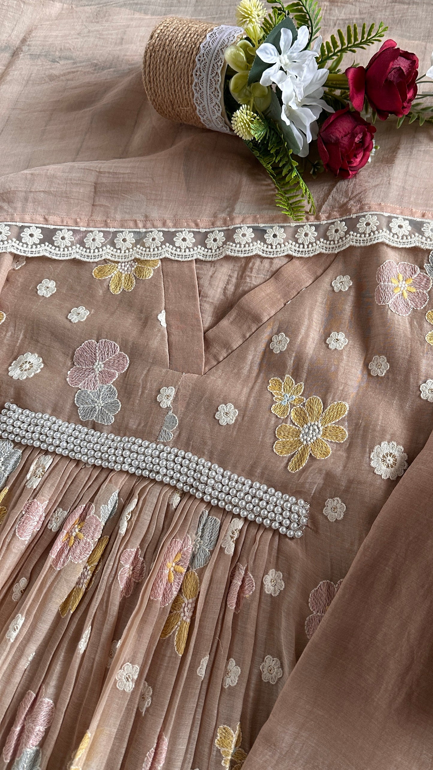 VINTAGE IN BEIGE