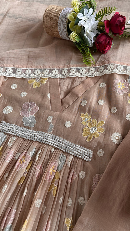 VINTAGE IN BEIGE
