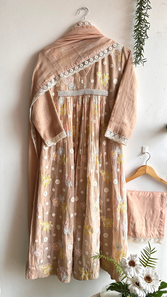 VINTAGE IN BEIGE