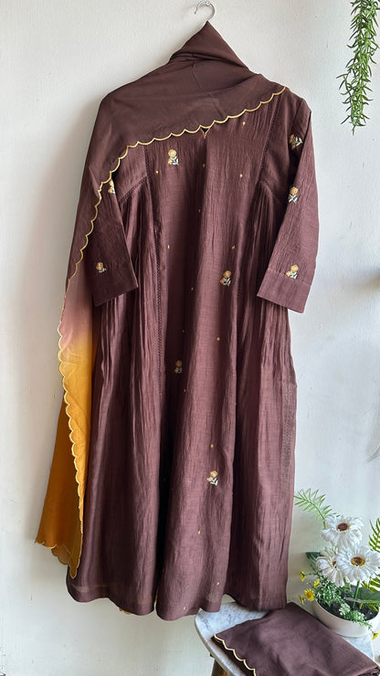 Mocha Gold – A blend of deep chocolate and warm mustard