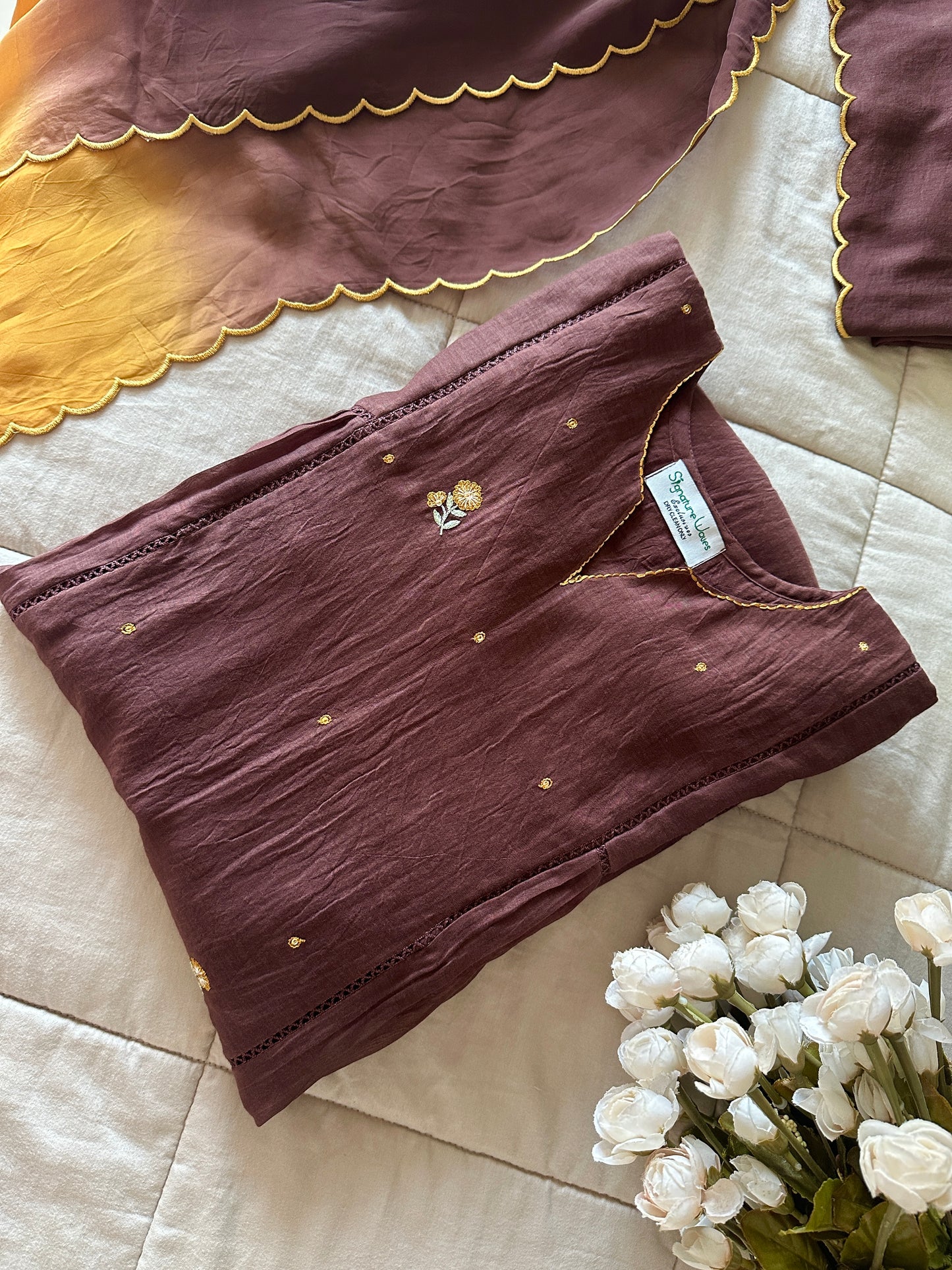 Mocha Gold – A blend of deep chocolate and warm mustard