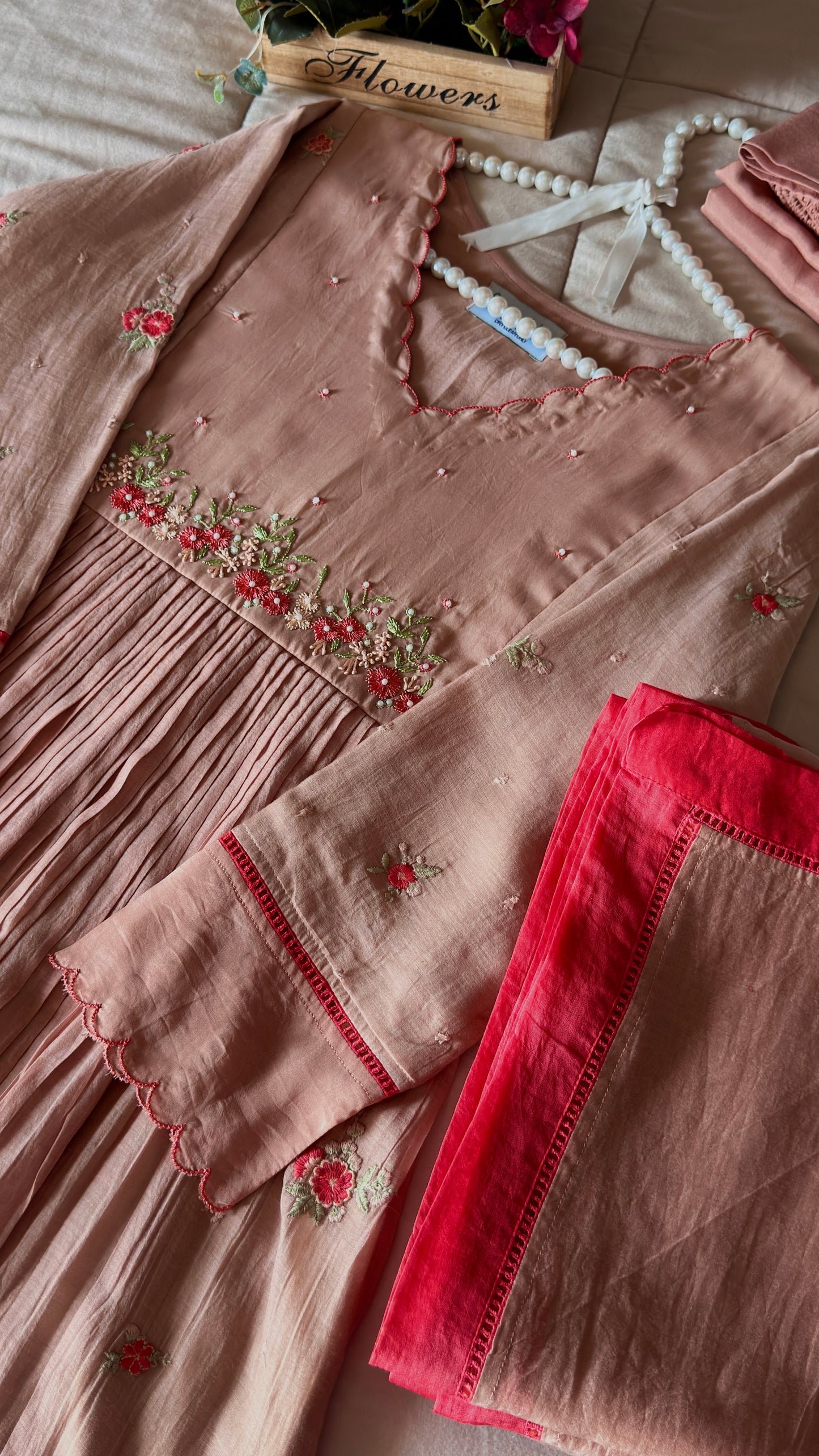 VINTAGE ROSE