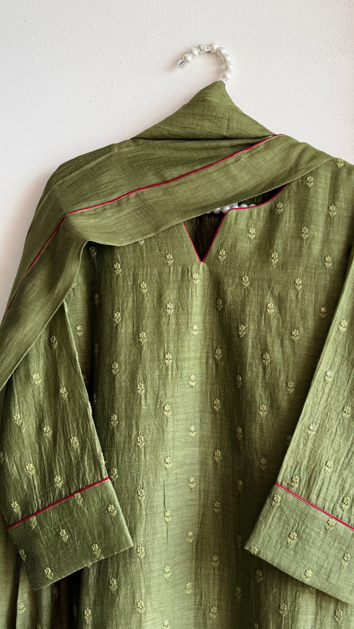 OLIVE WHISPER