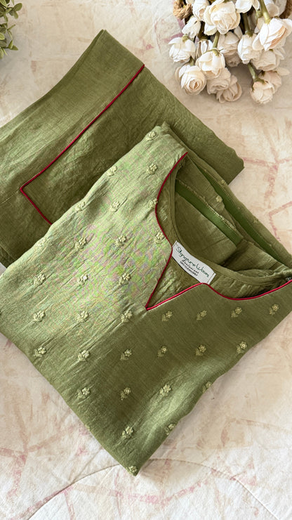 OLIVE WHISPER